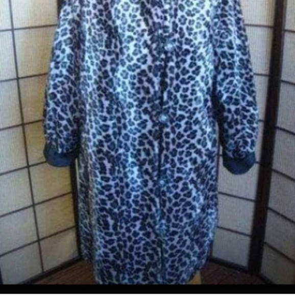 ELEGANT REVERSIBLE FAUX ANIMAL PRINT FUR COAT SIZE MEDIUM-LARGE - Picture 2 of 2